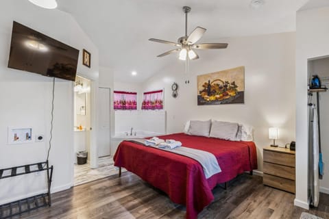 Merlot Cottage - GOTL Strip - Lover's Retreat Apartment in Geneva-on-the-Lake