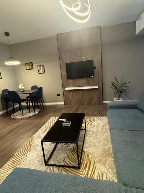 Communal lounge/ TV room, TV and multimedia, Living room, Seating area, Evening entertainment