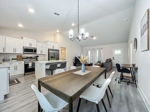 Full 3 BR 2 BA Home in Ocala Close to Key Sights House in Ocala