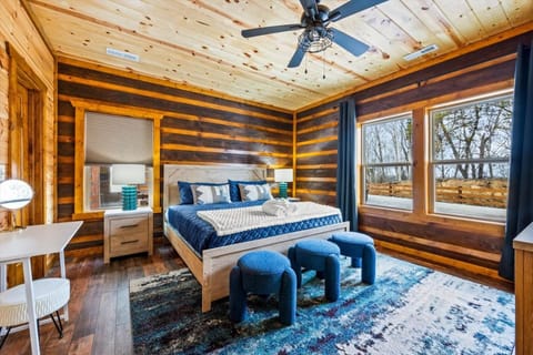 Best Area Views Games HotTub Private Pool PuttPutt House in Sevierville