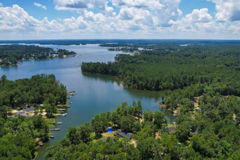 Easy Lake Living - Sleeps 8 House in Leesville
