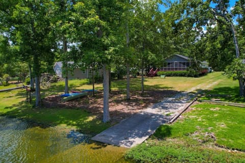 Easy Lake Living - Sleeps 8 House in Leesville