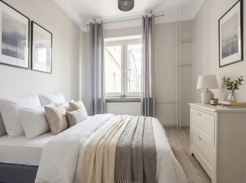 Bed, Living room, Photo of the whole room, Seating area, Bedroom
