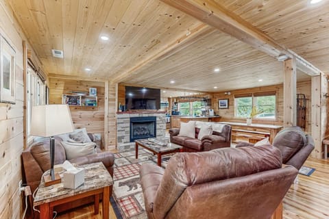 The Velvet Antler Lodge House in Elk Valley