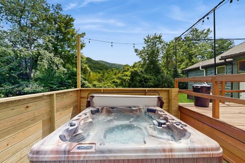 The Velvet Antler Lodge House in Elk Valley