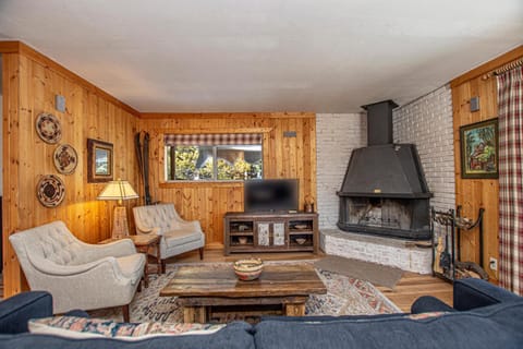 Communal lounge/ TV room, TV and multimedia, Living room, Seating area