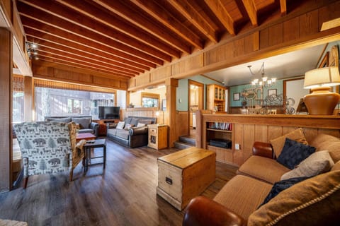 Kitchen or kitchenette, Living room, Seating area