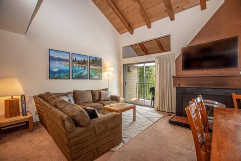 Communal lounge/ TV room, TV and multimedia, Living room, Seating area