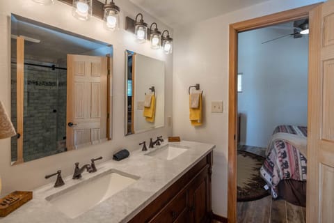 Shower, Bathroom, towels