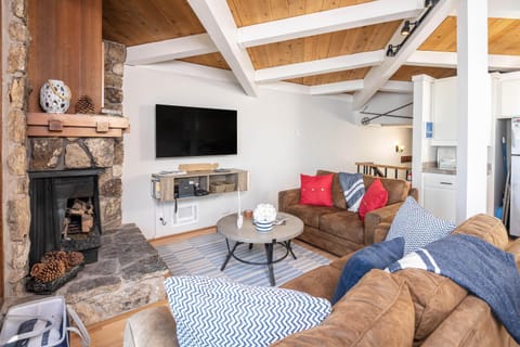 Communal lounge/ TV room, TV and multimedia, Living room