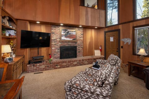 Communal lounge/ TV room, TV and multimedia, Seating area