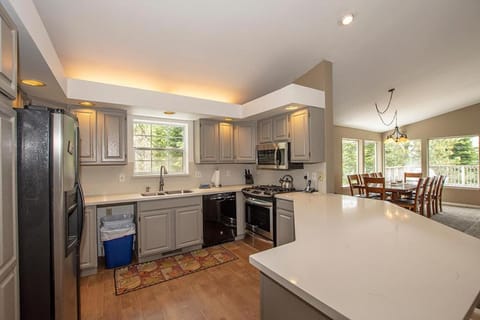 Kitchen or kitchenette, oven, stove