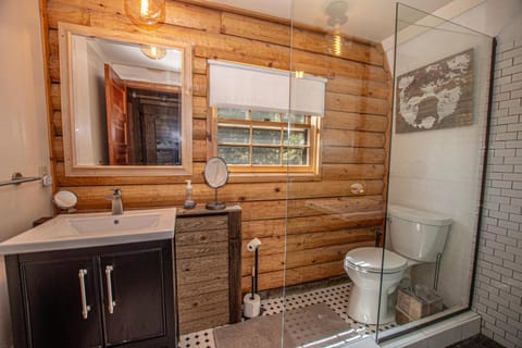 Shower, Toilet, Bathroom