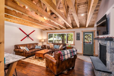 Communal lounge/ TV room, TV and multimedia, Living room, Seating area