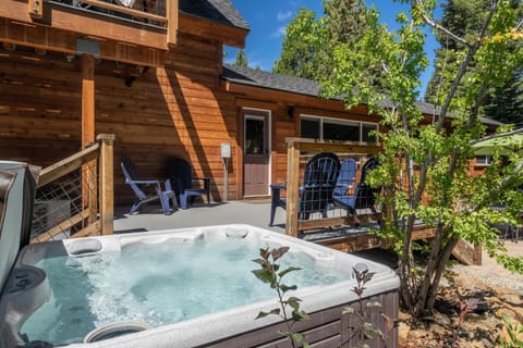 Property building, Natural landscape, Hot Tub, sunbed