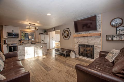 Communal lounge/ TV room