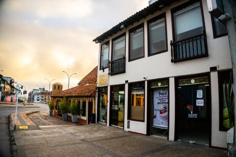 Facade/entrance
