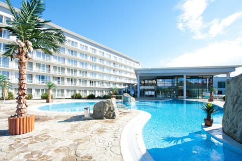 Area and facilities, Swimming pool, Swimming pool