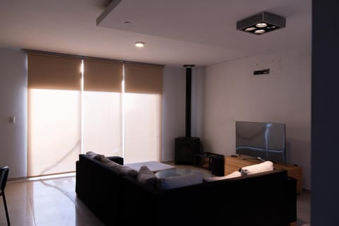 Communal lounge/ TV room, TV and multimedia, Living room, Seating area