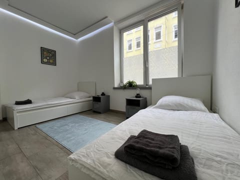 Bed, TV and multimedia, Photo of the whole room, Bedroom, internet, towels