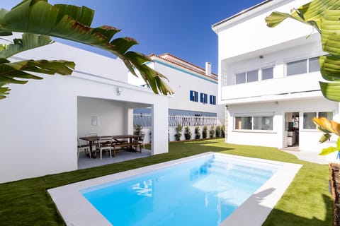 Property building, Garden, Garden view, Pool view, Swimming pool