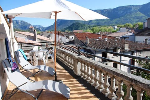 View (from property/room), Balcony/Terrace, sunbed