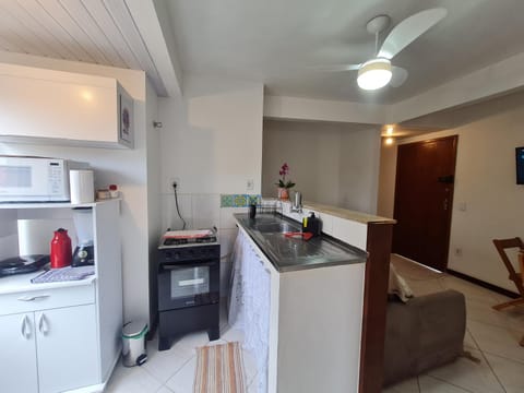 Kitchen or kitchenette, Dining area, oven, stove