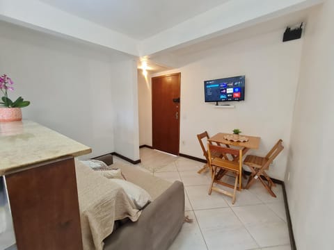 Communal lounge/ TV room, TV and multimedia, Living room, Seating area, Dining area