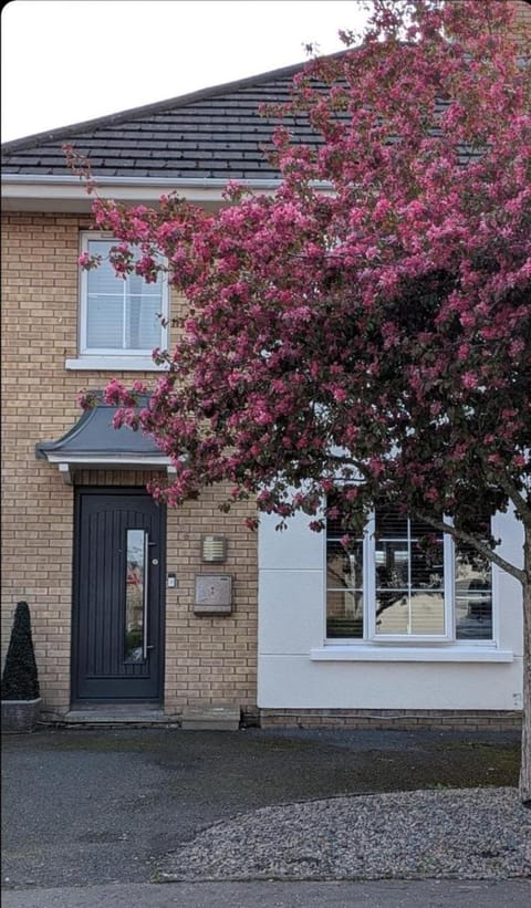 Stylish 5-bedroom retreat just minutes from Belfast city House in Belfast