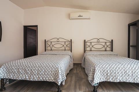 Gran casa con alberca climatizada jacuzzi y asador House in Jiutepec