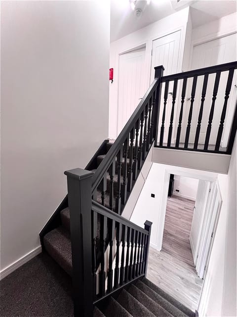 Newly refurbed 3 bed home 15mins to Edin city Apartment in Livingston