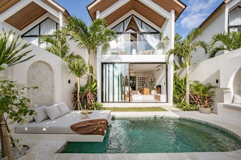 Property building, Patio, Garden, Garden view, Pool view, Swimming pool, sunbed