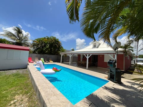 Property building, Day, Garden, Garden view, Pool view, Swimming pool, sunbed
