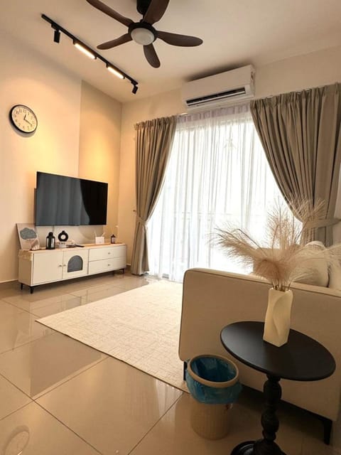 Communal lounge/ TV room, TV and multimedia, Living room, Seating area, Evening entertainment