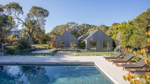 Garden view, Swimming pool, sunbed