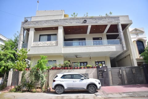 Property building, Day, Location, Parking