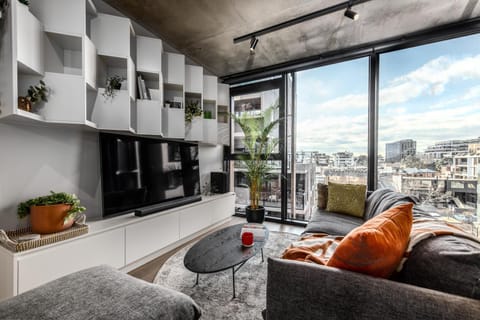 TV and multimedia, View (from property/room), Kitchen or kitchenette, Living room, Seating area, Dining area, Evening entertainment, City view
