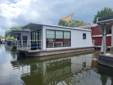 Property building, Lake view