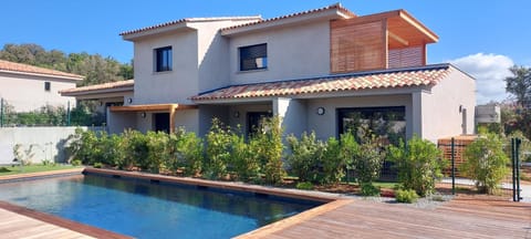 Property building, Swimming pool, Swimming pool