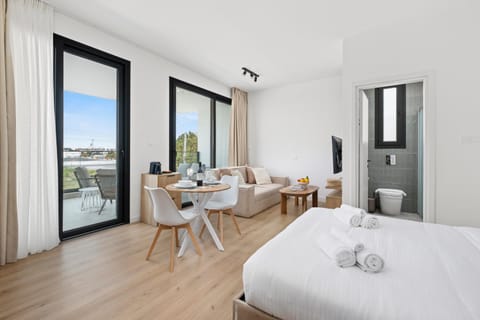 Bed, Living room, towels