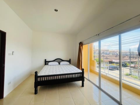 View (from property/room), Balcony/Terrace, Bedroom