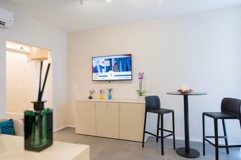 Communal lounge/ TV room, Lobby or reception