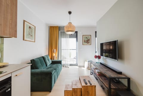 Communal lounge/ TV room, TV and multimedia, Living room, Seating area, Evening entertainment