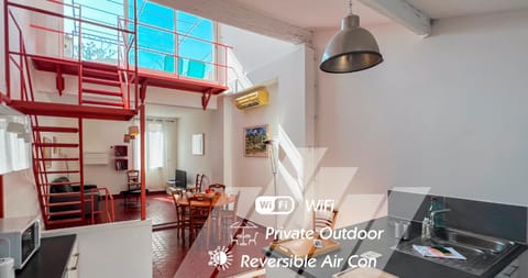 TV and multimedia, Kitchen or kitchenette, Living room, Seating area, Dining area