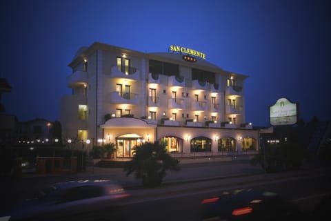 Property building, Facade/entrance, Facade/entrance, Night