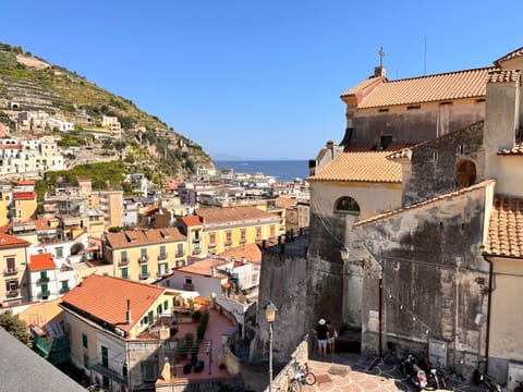 City view, Mountain view, Sea view