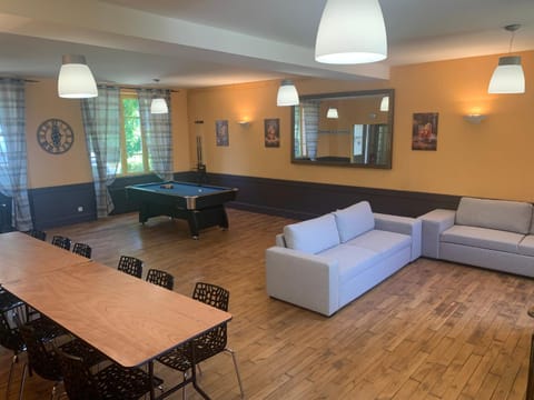 Billiard, Living room, Meals