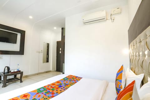 Living room, Photo of the whole room, Seating area, air conditioner