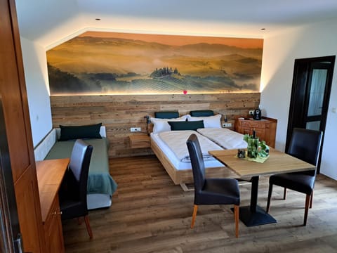 Bed, Living room, Photo of the whole room, Seating area, Dining area, Bedroom