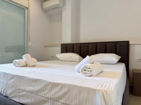 Bedroom, towels, air conditioner